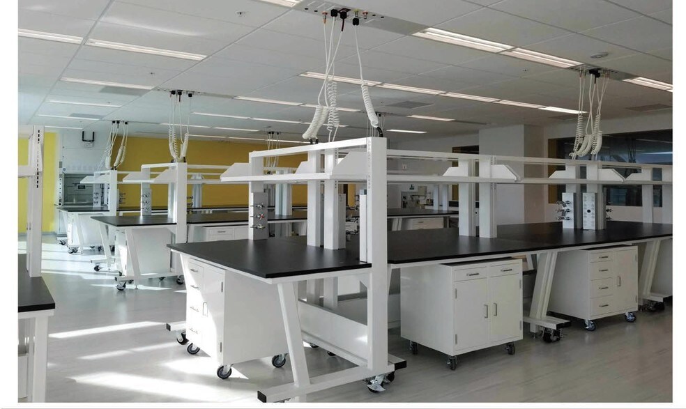 279 E Grand Ave, South San Francisco, CA à louer - Photo intérieure - Image 2 de 31