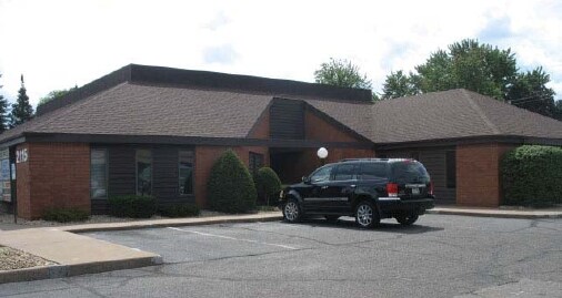 2115 E Clairemont Ave, Eau Claire, WI à louer - Photo du bâtiment - Image 3 de 4