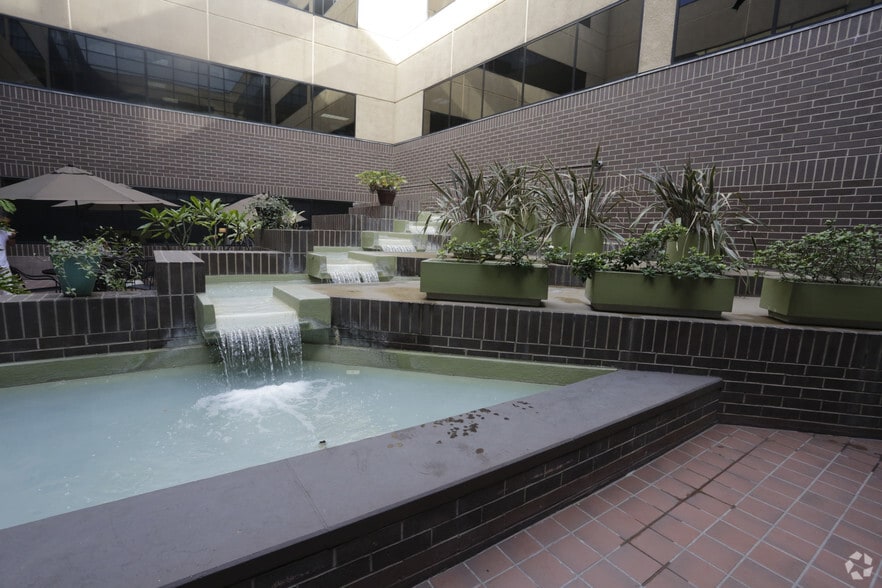 4221 Wilshire Blvd, Los Angeles, CA for lease - Building Photo - Image 3 of 45
