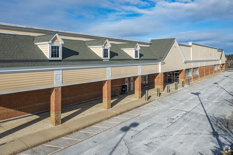 17 Main St, Westbrook, ME à louer - Photo du bâtiment - Image 2 de 6