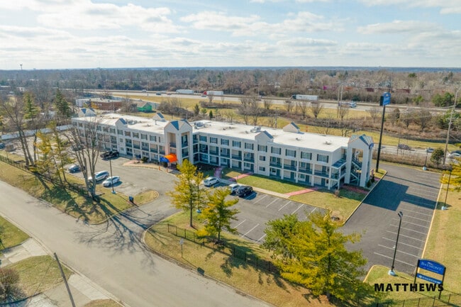 Plus de détails pour 887 Morse Rd, Columbus, OH - Services hôteliers à vendre