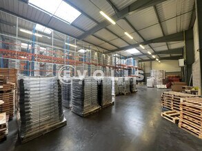 Flex in Chaponost for lease Interior Photo- Image 2 of 15