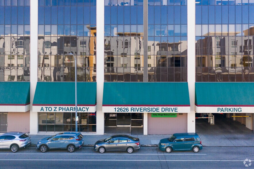 12626 Riverside Dr, Valley Village, CA à louer - Photo du bâtiment - Image 3 de 6