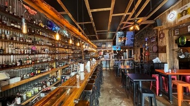 234 SW 5th St, Grants Pass, OR à vendre Photo intérieure- Image 1 de 30