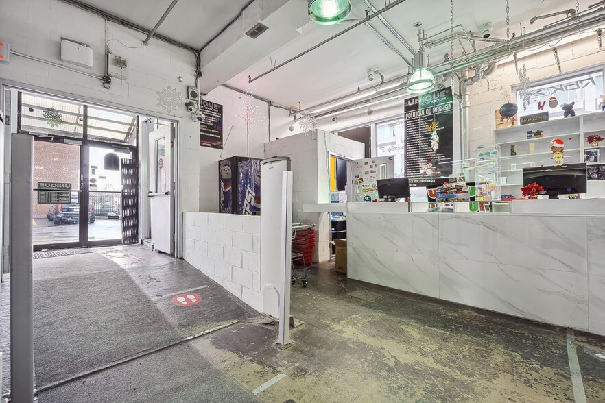 9455-9457 Boul Saint-Laurent, Montréal, QC for sale - Interior Photo - Image 3 of 9