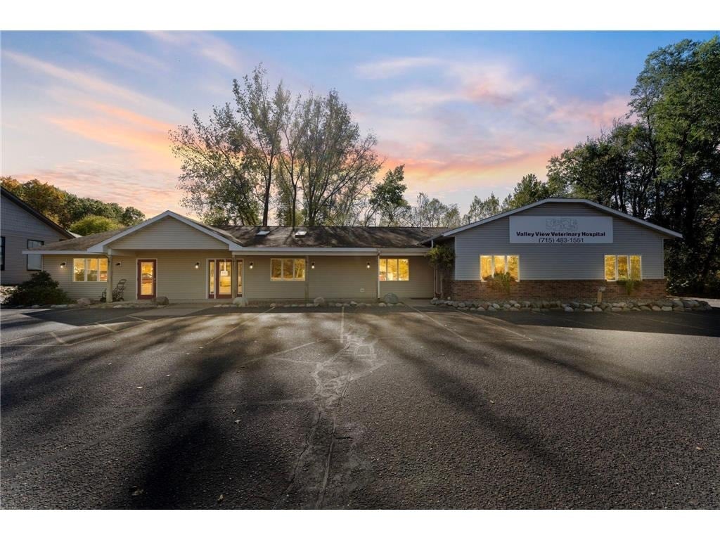 821 Us-8, Saint Croix Falls, WI for sale Building Photo- Image 1 of 25