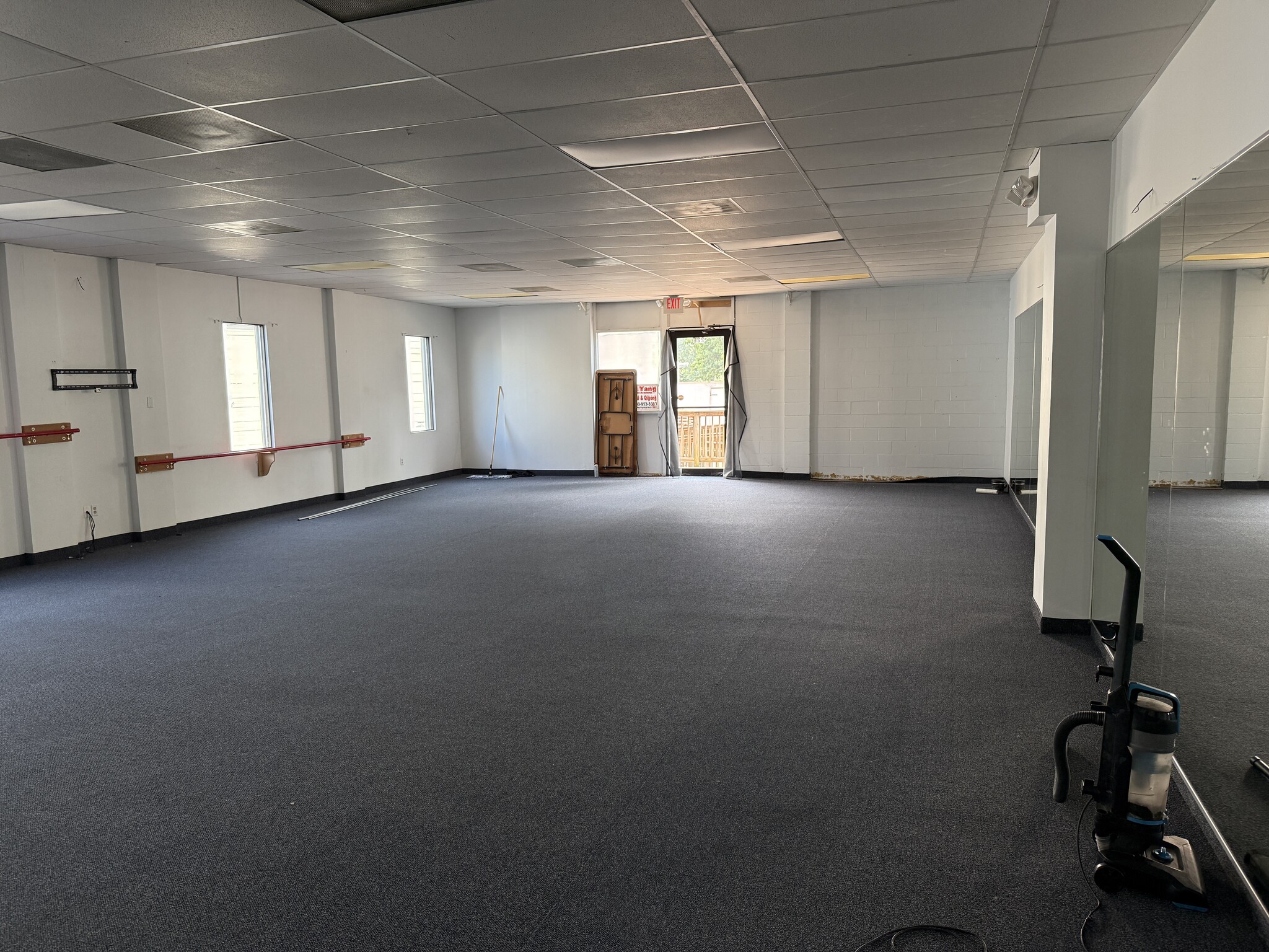 7 Andover Dr, West Hartford, CT for lease Interior Photo- Image 1 of 8