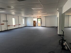 7 Andover Dr, West Hartford, CT for lease Interior Photo- Image 1 of 8