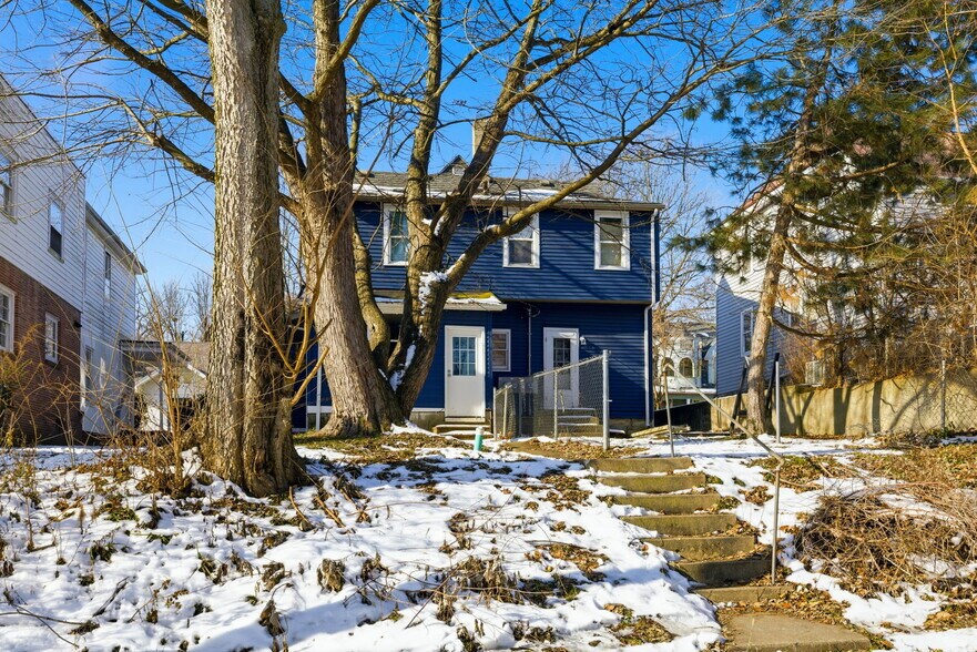 205 N Lincoln Ave, Alexandria, IN à vendre - Photo du bâtiment - Image 2 de 2