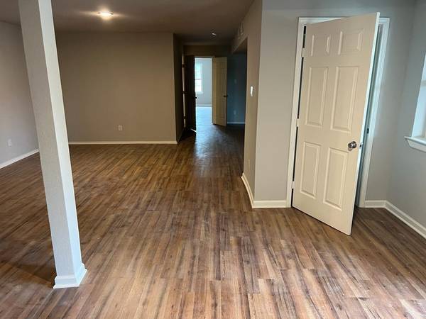 409 W Main St, Whitesboro, TX à louer - Photo intérieure - Image 3 de 13