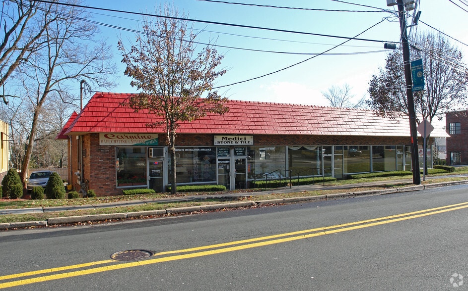 960-964 Kinderkamack Rd, River Edge, NJ for lease - Building Photo - Image 2 of 13
