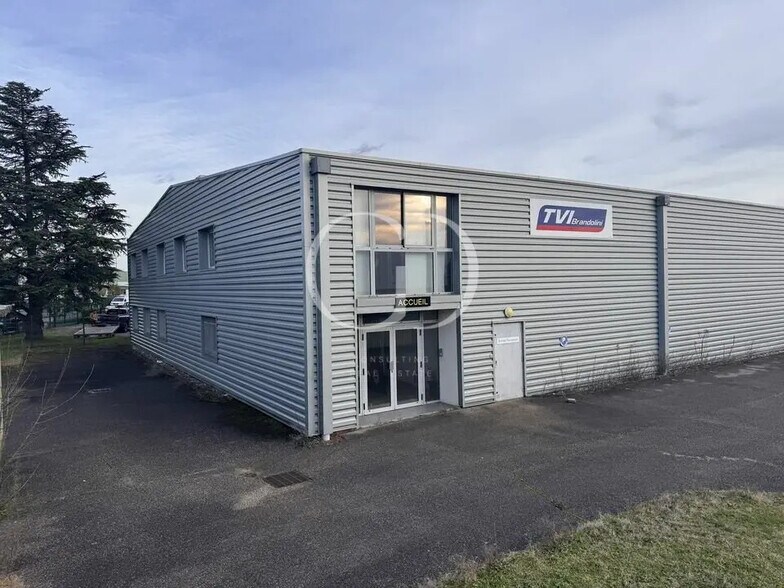 Flex dans Chassieu à louer - Photo du bâtiment - Image 3 de 4