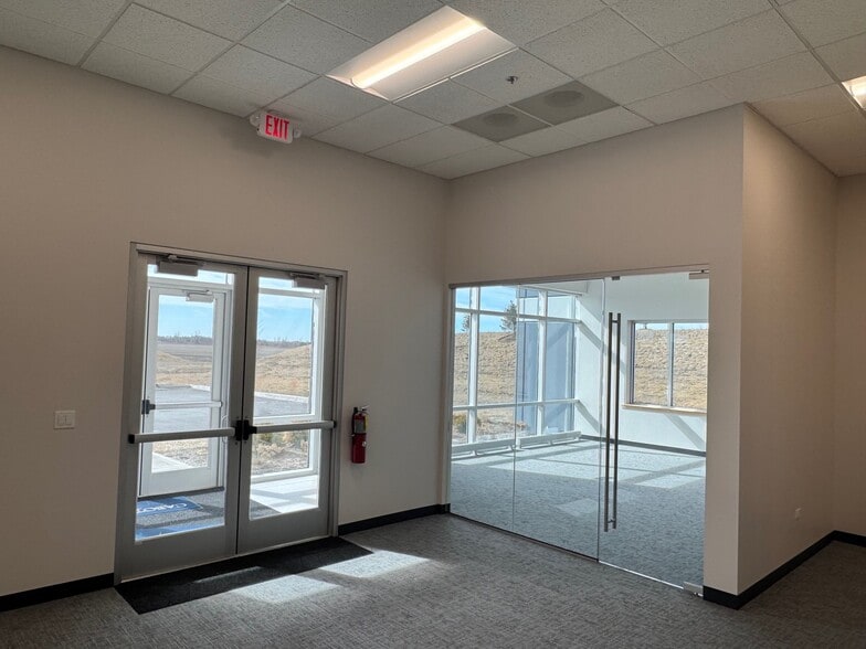 975 Belle Ln, Bolingbrook, IL for lease - Interior Photo - Image 2 of 5