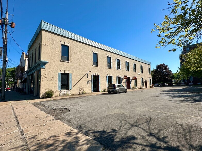 105 Main St, Whitesboro, NY à louer - Photo du bâtiment - Image 2 de 11