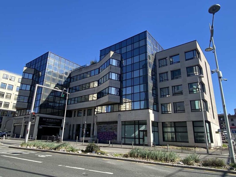 Office in Bagnolet for lease - Building Photo - Image 1 of 9