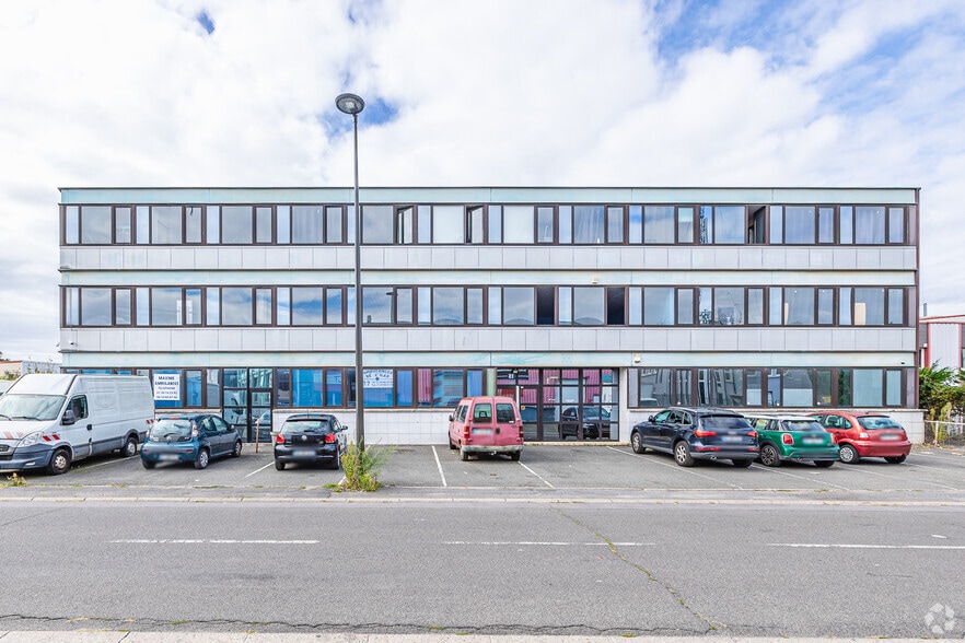 29-31 Rue Des Entrepreneurs, Carrières-sur-Seine for lease - Building Photo - Image 2 of 2