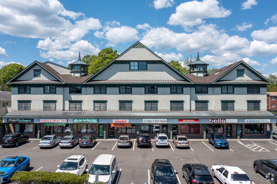 365 Westport Ave, Norwalk, CT à louer - Photo du bâtiment - Image 3 de 4