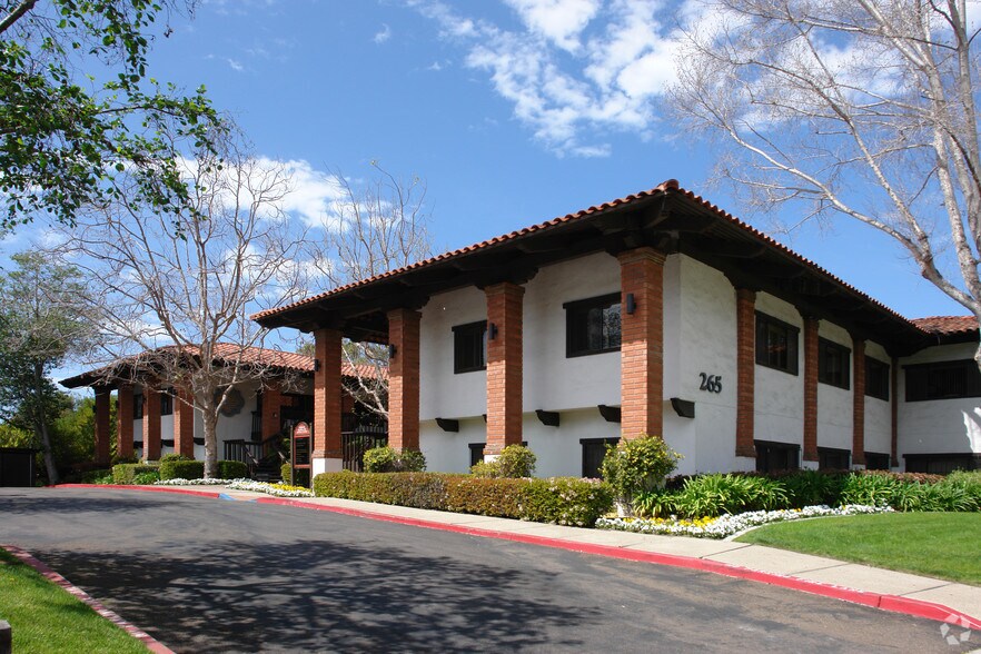 265 Santa Helena, Solana Beach, CA à louer - Photo du bâtiment - Image 3 de 3