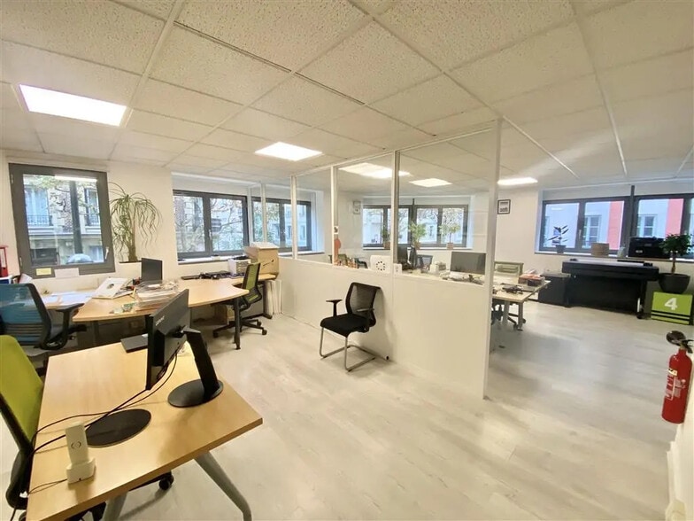 Office in Boulogne-Billancourt for lease - Building Photo - Image 2 of 8
