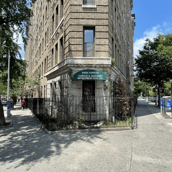 800 Riverside Dr, New York, NY à louer - Photo du bâtiment - Image 1 de 5
