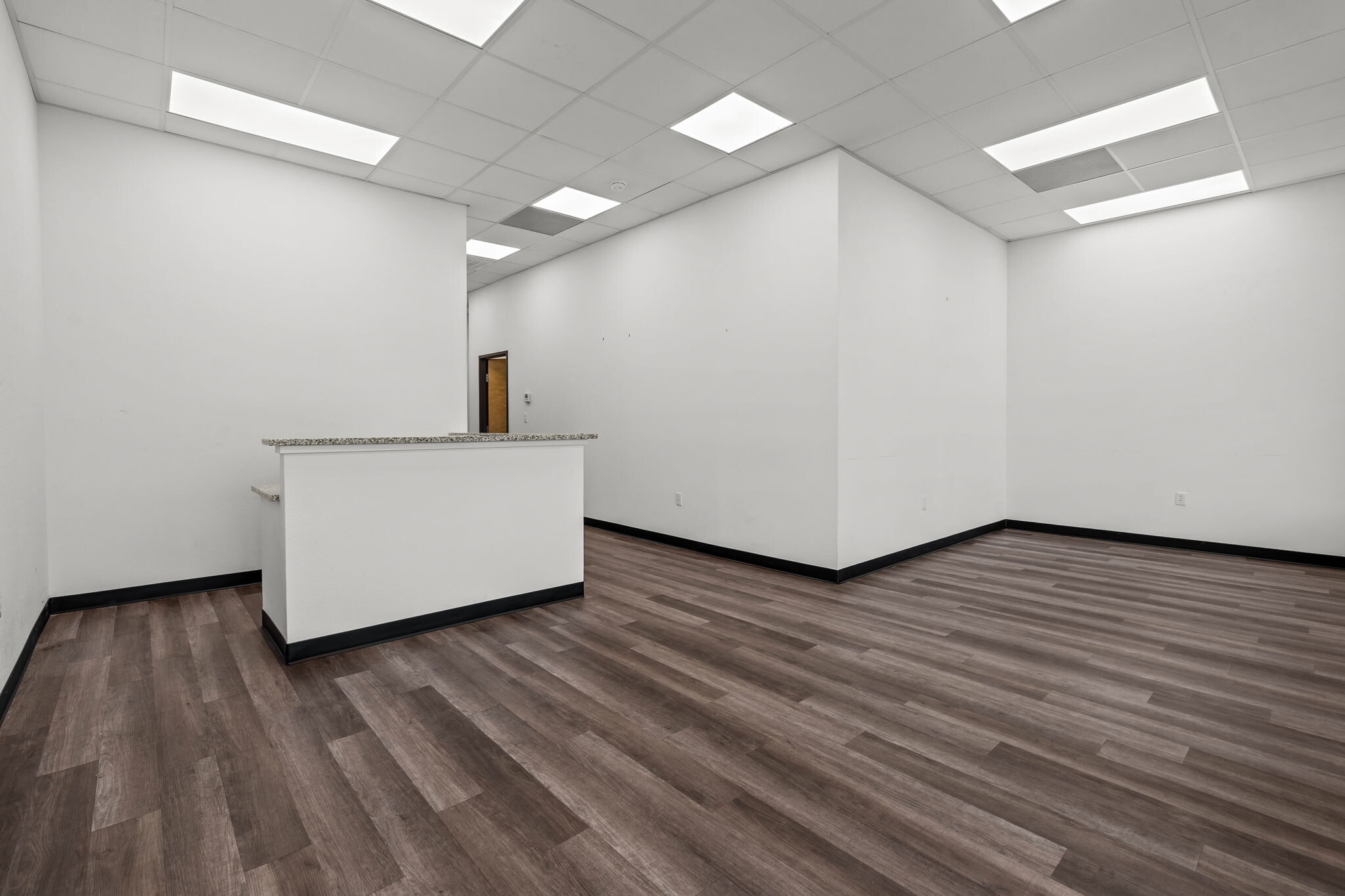 1402-1418 S Main St, Weatherford, TX for lease Interior Photo- Image 1 of 15