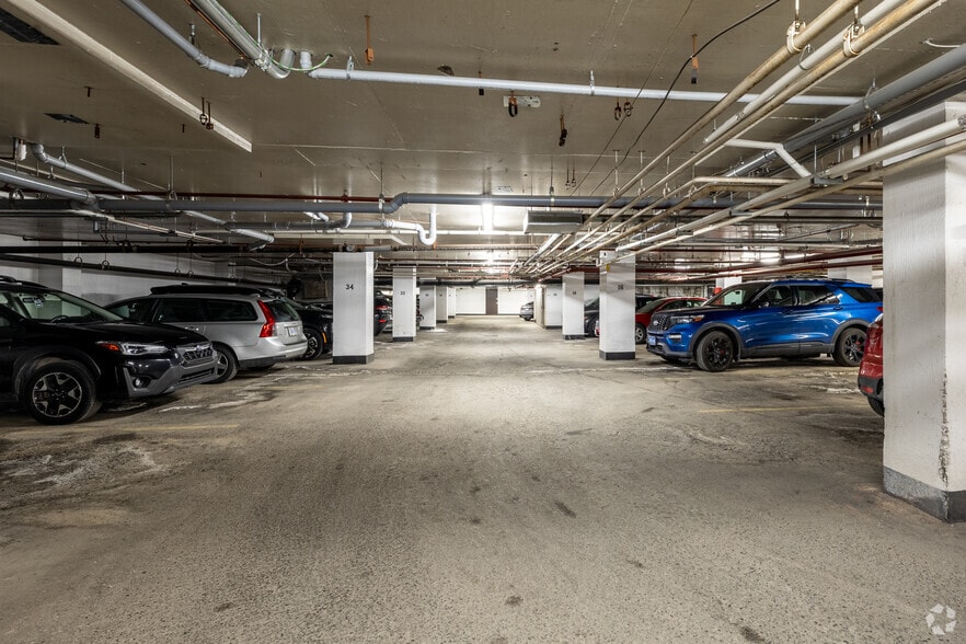 235 Somerset St W, Ottawa, ON for lease - Interior Photo - Image 2 of 3