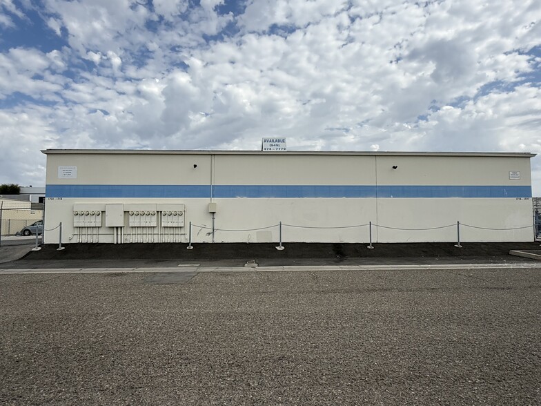 1715-1753 E Borchard Ave, Santa Ana, CA à louer - Photo du bâtiment - Image 2 de 7