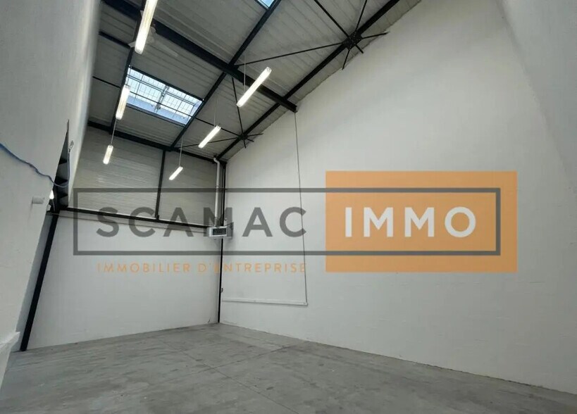 Flex in Collégien for lease - Building Photo - Image 3 of 10