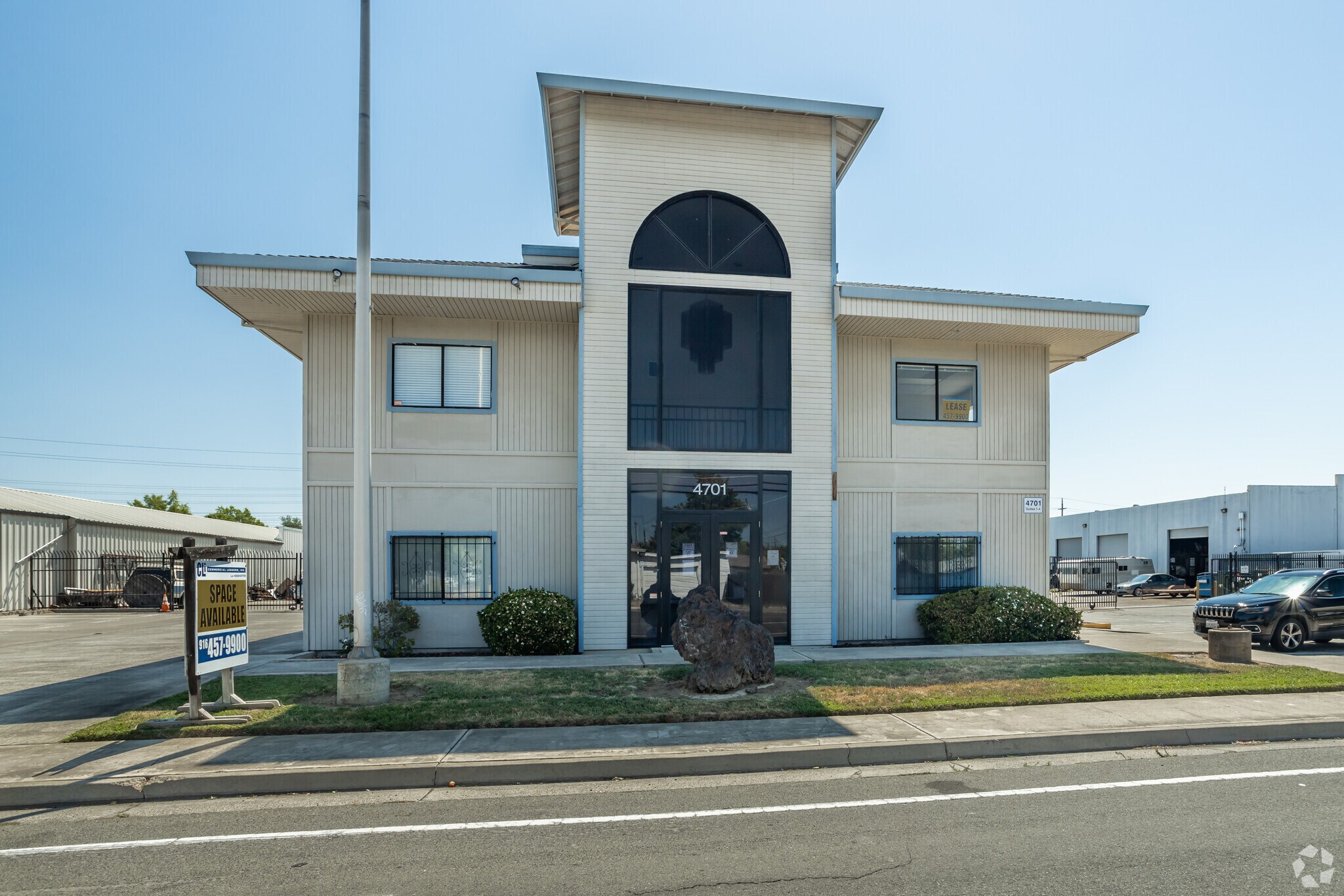 4701 24th St, Sacramento, CA à louer Photo du bâtiment- Image 1 de 9