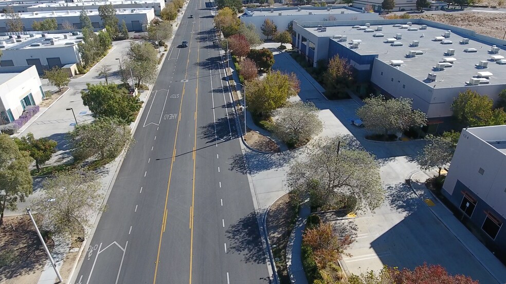 200 E Avenue K-8, Lancaster, CA à louer - Photo du bâtiment - Image 2 de 12