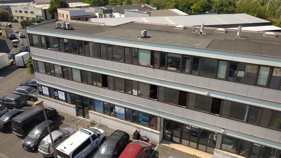 29-31 Rue Des Entrepreneurs, Carrières-sur-Seine for lease - Building Photo - Image 3 of 4