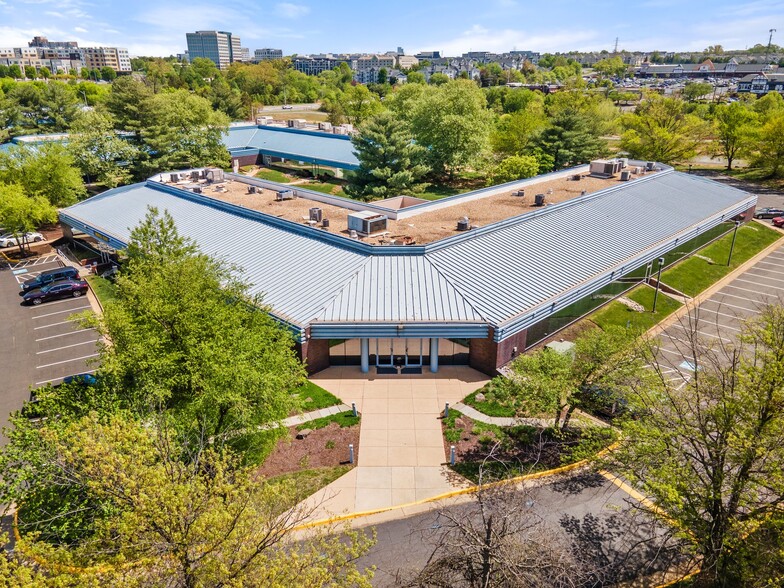 13505 Dulles Technology Dr, Herndon, VA à vendre - Photo du bâtiment - Image 1 de 1