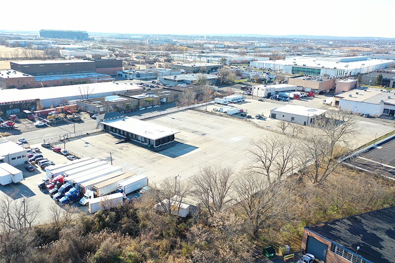 2 Avenue A, Carlstadt, NJ à louer - Photo du bâtiment - Image 3 de 3