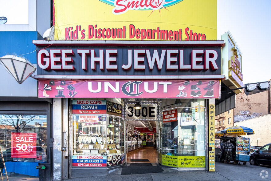 300-304 E Fordham Rd, Bronx, NY à louer - Photo du bâtiment - Image 3 de 10