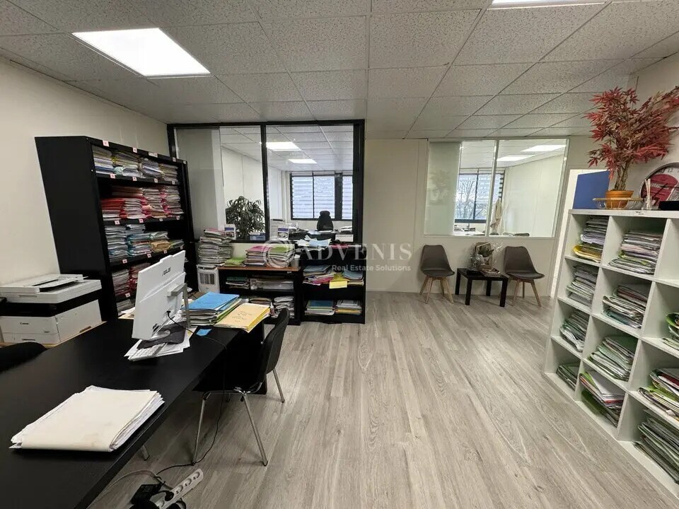 Office in Goussainville for lease Building Photo- Image 1 of 11