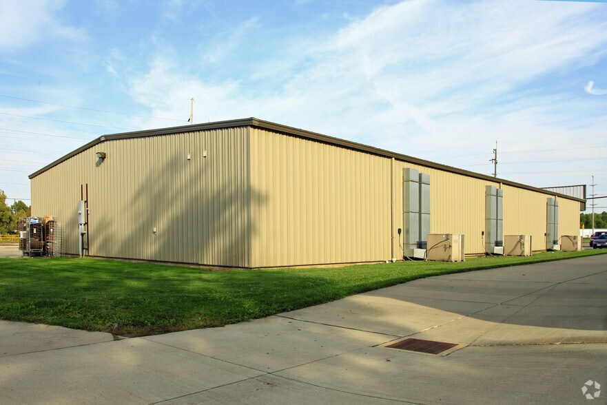 477 Oberlin Rd, Elyria, OH à vendre - Photo du bâtiment - Image 2 de 2