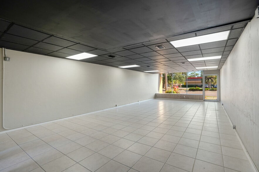 2801-2815 N Tamiami Trl, Sarasota, FL à louer - Photo du bâtiment - Image 3 de 15