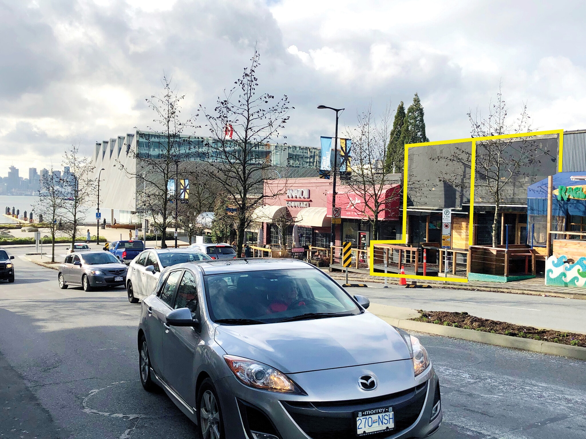 13 Lonsdale Ave, North Vancouver, BC à louer Photo du bâtiment- Image 1 de 2