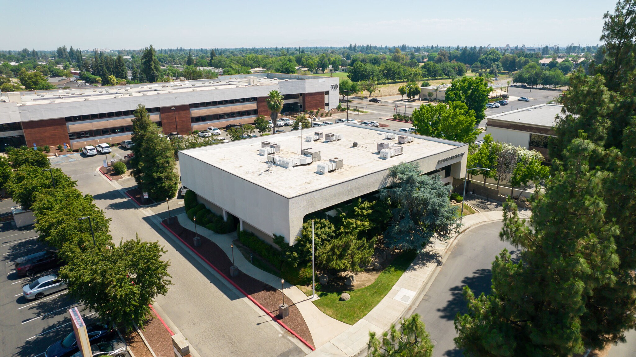 776 E Shaw Ave, Fresno, CA à louer Photo du bâtiment- Image 1 de 7