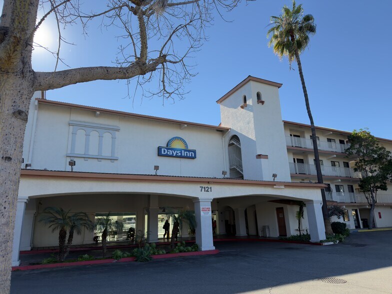 7121 Beach Blvd, Buena Park, CA à vendre - Photo du bâtiment - Image 2 de 7