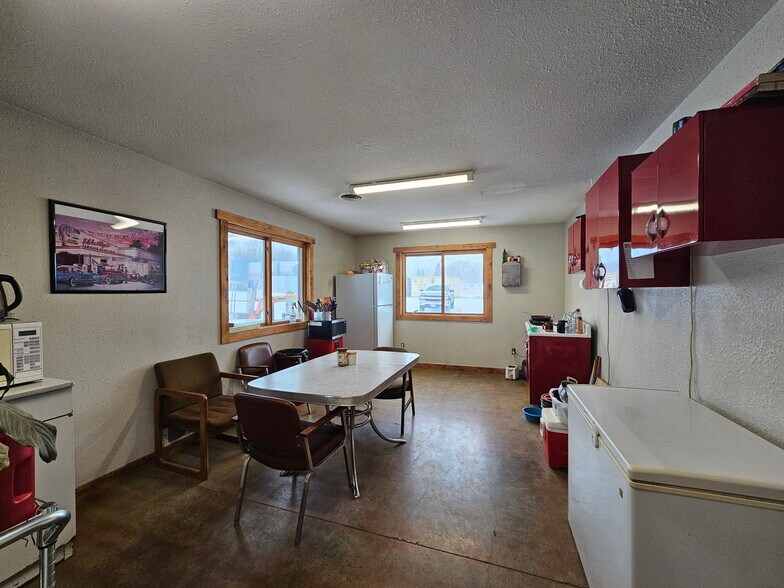 1117 2nd Ave, Bingham Lake, MN à vendre - Photo du bâtiment - Image 2 de 17