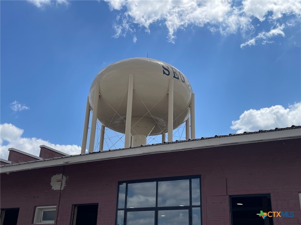 1308 N Bowie St, Seguin, TX for sale Primary Photo- Image 1 of 12