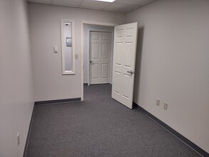 801 W Bay Dr, Largo, FL à louer Photo intérieure- Image 1 de 14