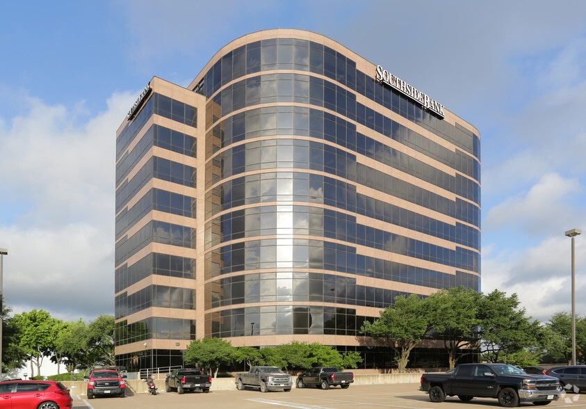 1320 S University Dr, Fort Worth, TX for lease - Primary Photo - Image 1 of 19