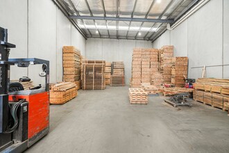 44 Whitfield Bvd, Cranbourne West for lease Interior Photo- Image 2 of 4