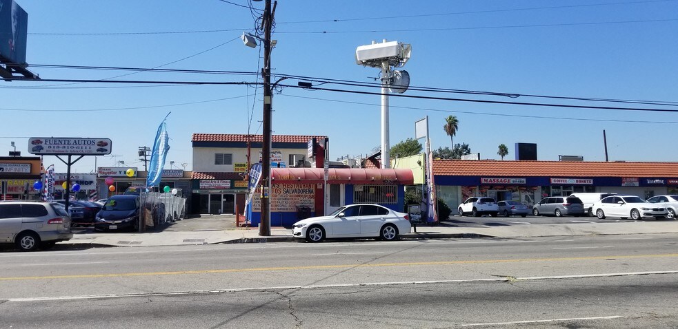 8953-8955 Woodman Ave, North Hollywood, CA for lease - Building Photo - Image 2 of 4