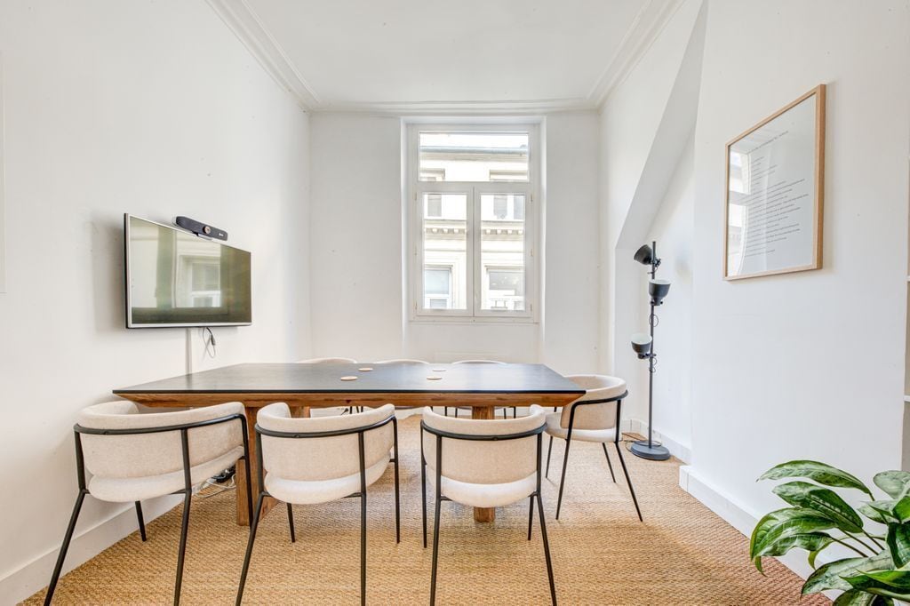 5 Rue Saint-Joseph, Paris for sale Interior Photo- Image 1 of 8