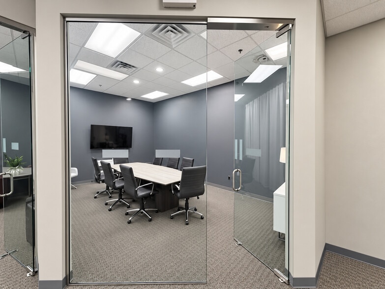 1009 MacArthur Blvd, Mahwah, NJ for lease - Building Photo - Image 3 of 10