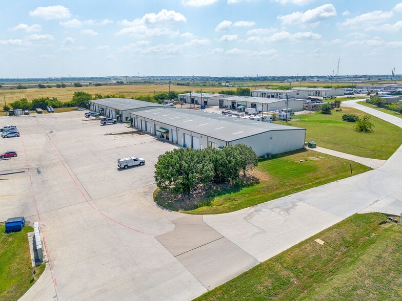 1120 Blue Mound Rd W, Haslet, TX à louer - Photo du bâtiment - Image 3 de 32