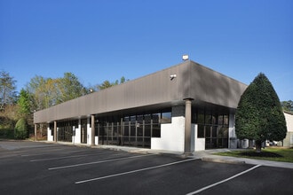 138 Commerce Ctr, Greenville, SC for lease Building Photo- Image 1 of 10